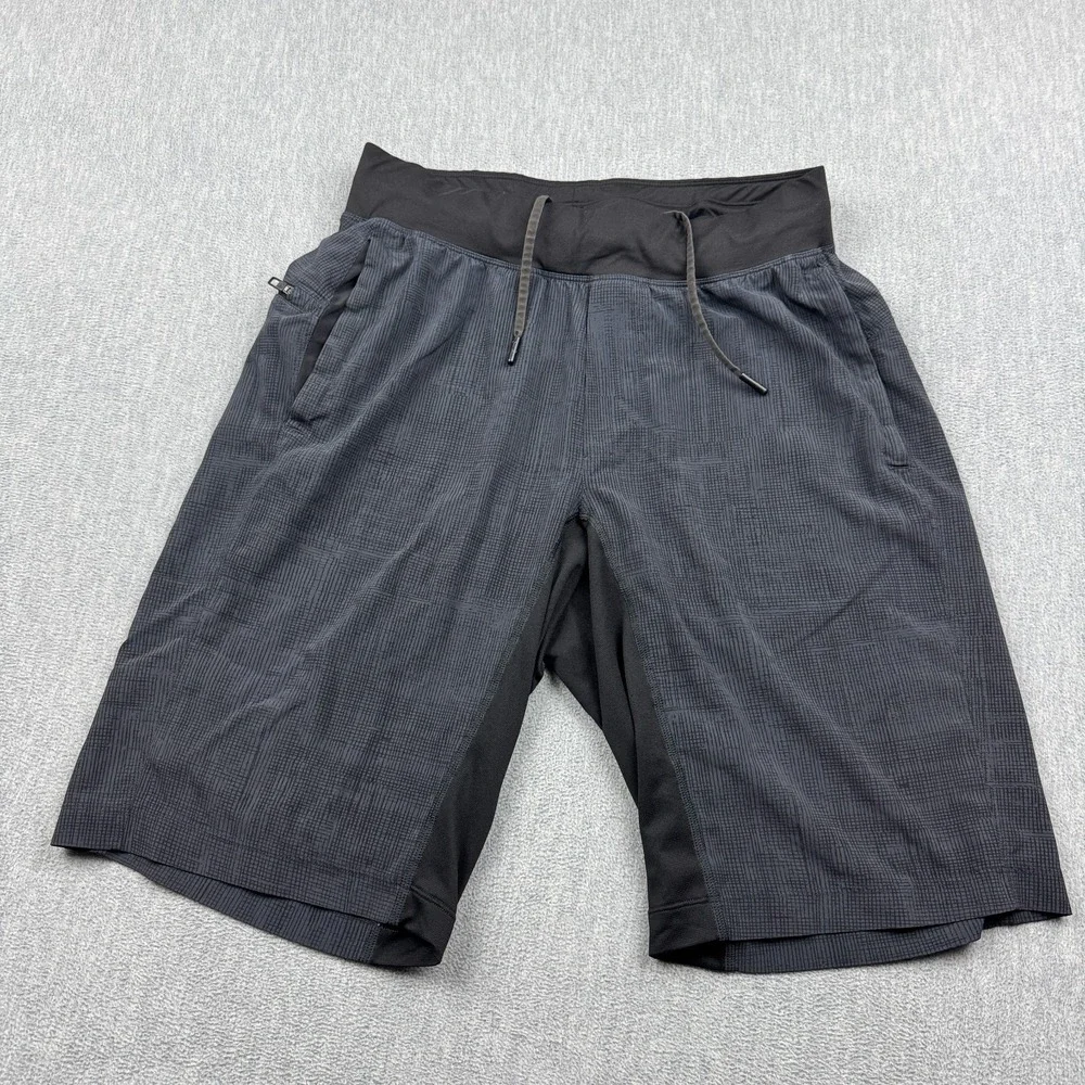 Lululemon Shorts Men Small Gray T.H.E. Running Workout Logo Gym Stretch Training